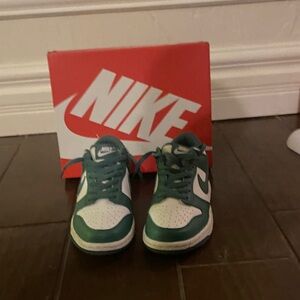 Nike Kids Sneakers in Green and White